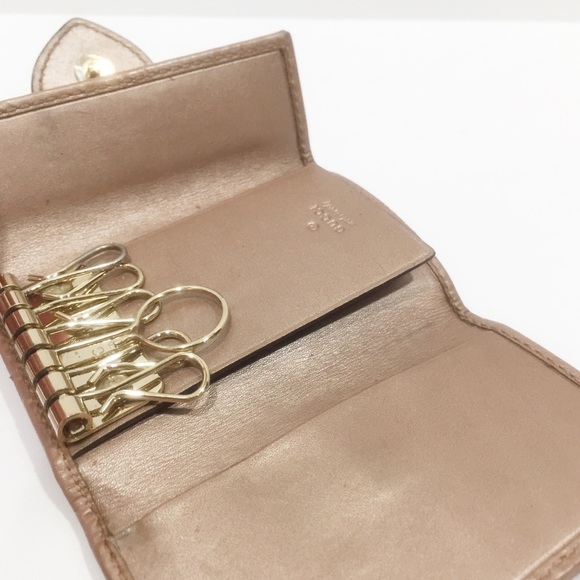Gucci metallic dusty pink monogram embossed heart key case - Picture 6 of 12